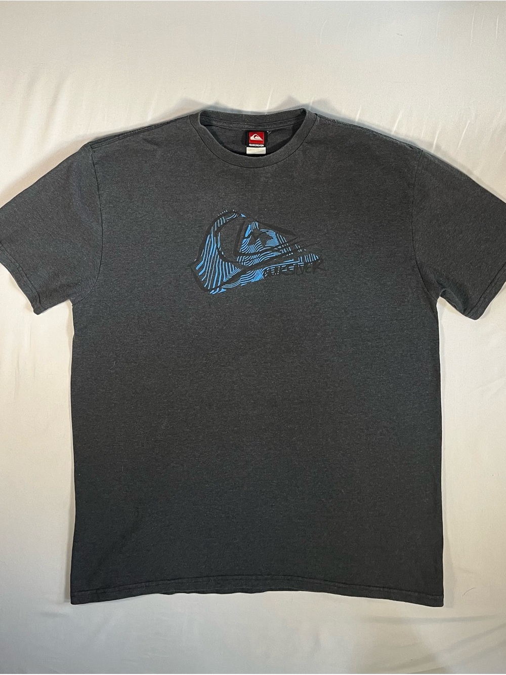 Quiksilver Men’s Charcoal T‑Shirt with Blue Wave Logo 0027